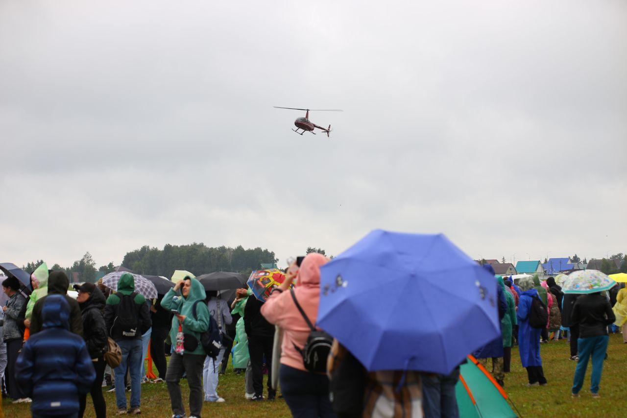 Фото В Новосибирске завершилось грандиозное авиашоу: завораживающие кадры самолётов и вертолётов в небе 19